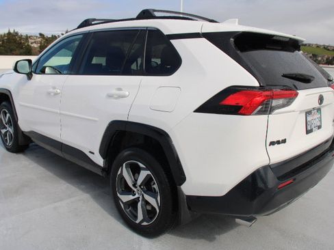 Certified 2025 Toyota RAV4 SE image 5