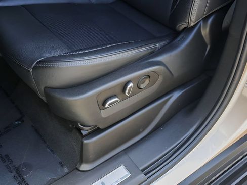Used 2023 GMC Yukon XL Denali RWD image 10