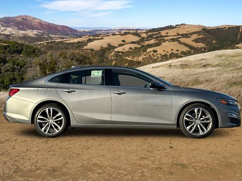 Used 2023 Chevrolet Malibu LT image 3