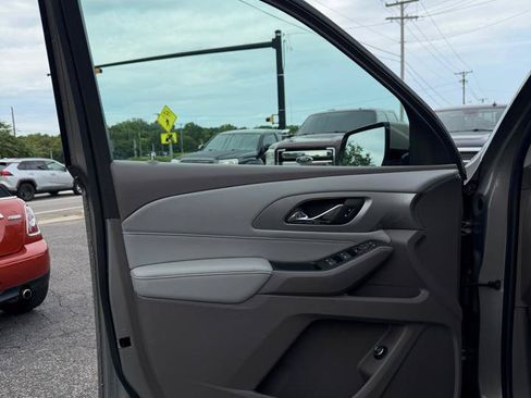 Used 2018 Chevrolet Traverse LT FWD image 16