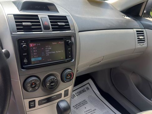 Used 2013 Toyota Corolla LE FWD image 21