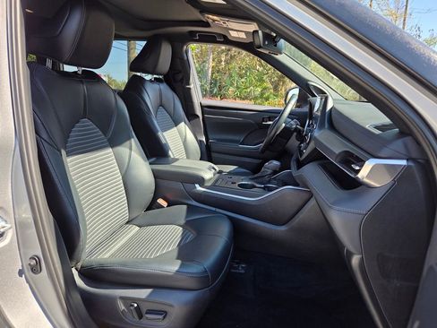 Used 2021 Toyota Highlander XSE image 18