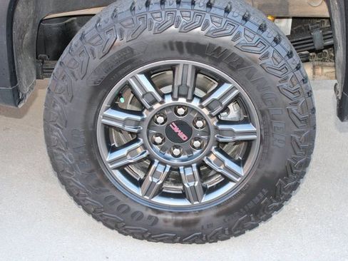 Used 2024 GMC Sierra 1500 AT4X image 31