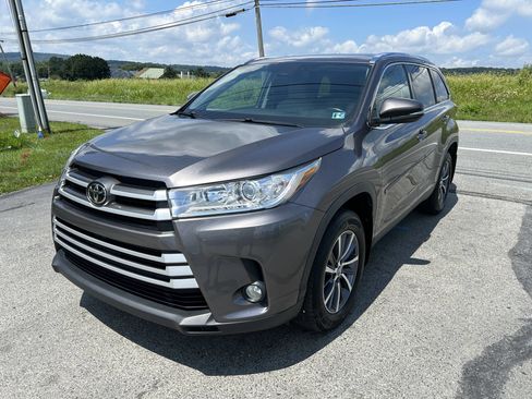 Used 2019 Toyota Highlander XLE AWD/4WD image 5