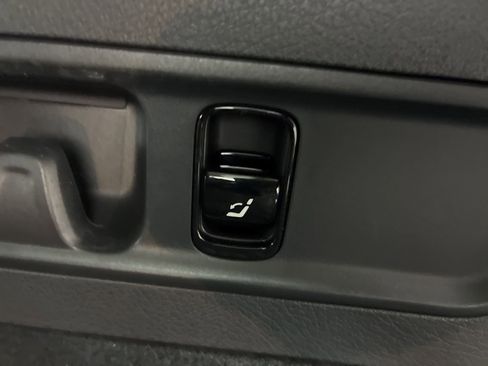 Used 2025 Mercedes-Benz GLC 300 4MATIC image 27