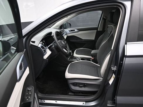 New 2026 Volkswagen Taos SE image 9