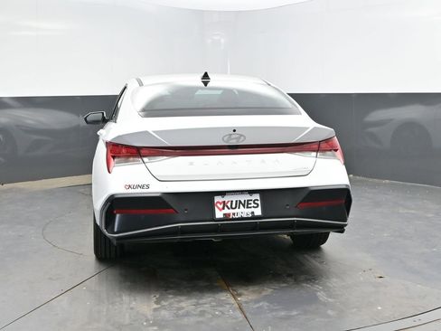 Used 2024 Hyundai Elantra Limited FWD image 8