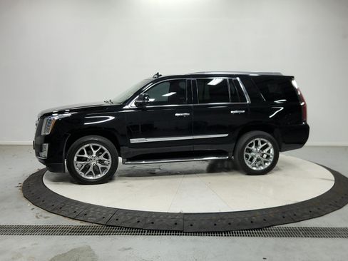 Used 2017 Cadillac Escalade Premium Luxury AWD/4WD image 5