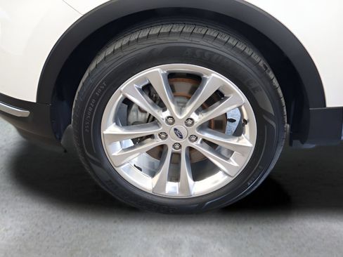 Used 2019 Ford Explorer Limited w/ Ford Safe & Smart Package FWD image 28