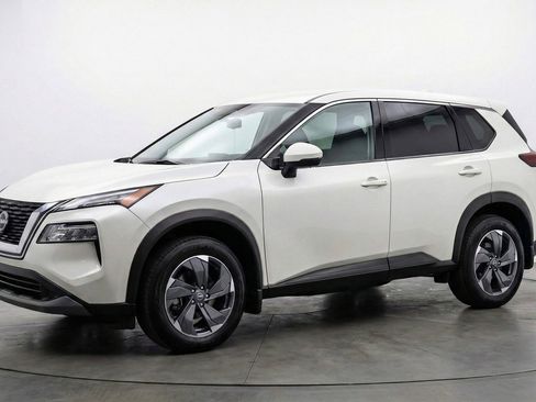 Used 2025 Nissan Rogue SV FWD image 3