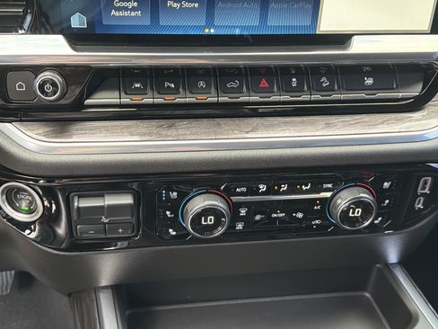 Used 2022 Chevrolet Silverado 1500 LTZ w/ Technology Package AWD/4WD image 36