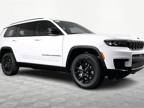 New 2025 Jeep Grand Cherokee L Altitude image 3
