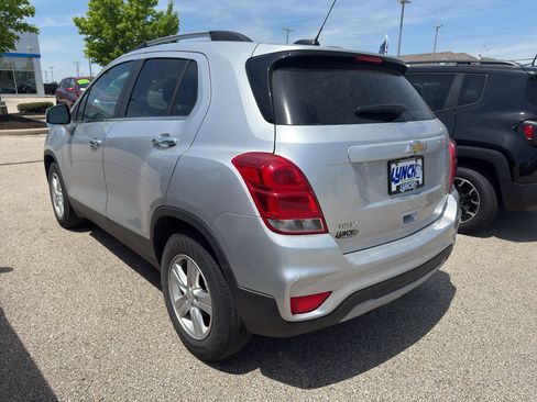 Used 2019 Chevrolet Trax LT w/ LT Convenience Package FWD image 2