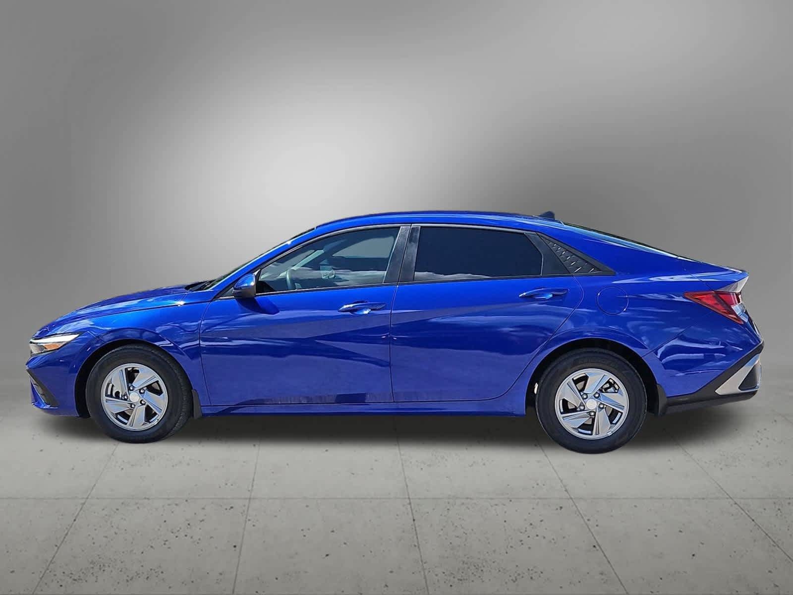 Used 2025 Hyundai Elantra SE FWD image 3