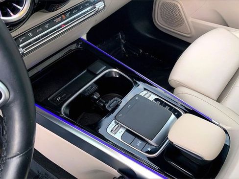 Used 2020 Mercedes-Benz GLB 250 4MATIC image 13