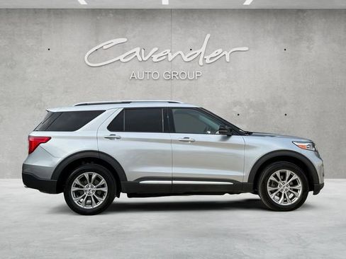 Certified 2022 Ford Explorer Limited w/ Equipment Group 301A image 8