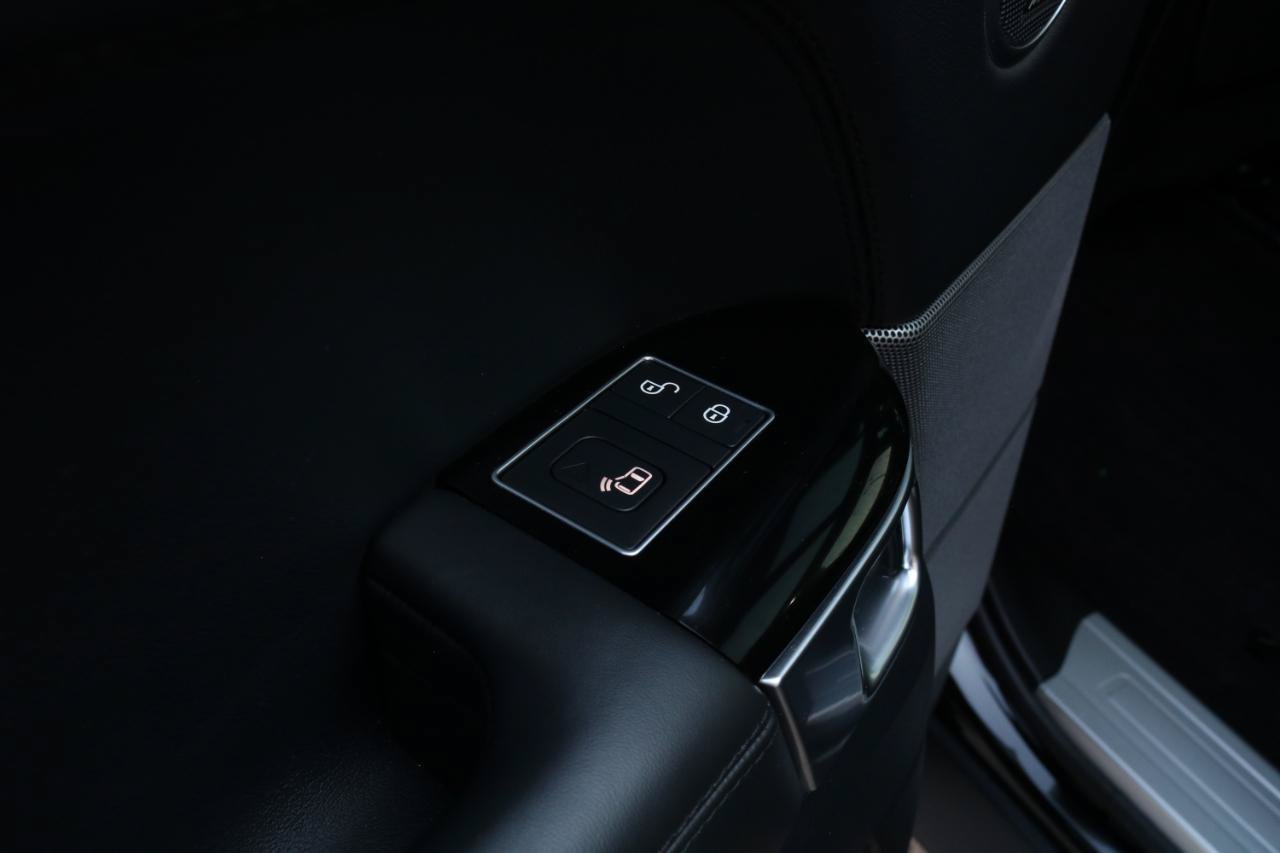 Used 2018 Land Rover Range Rover Sport HSE AWD/4WD image 39