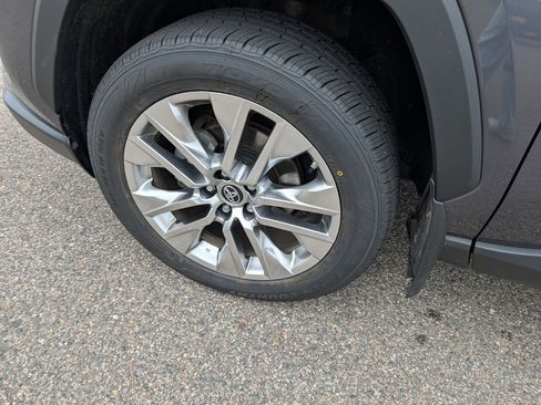 Used 2019 Toyota RAV4 XLE Premium w/ Cold Weather Package AWD/4WD image 15