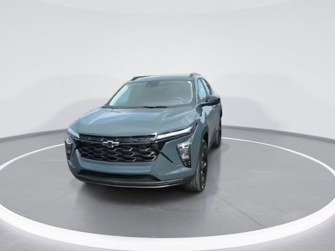 New 2026 Chevrolet Trax LT w/ Driver Confidence Package FWD image 3