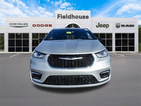 New 2026 Chrysler Pacifica Select image 3