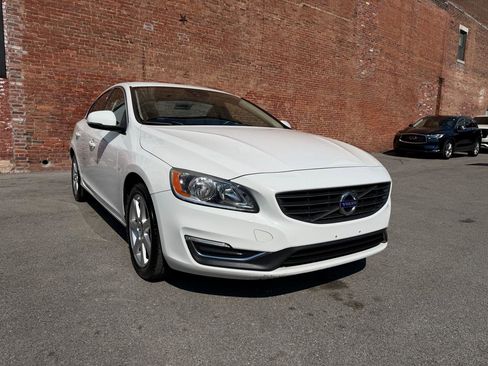 Used 2016 Volvo S60 T5 Premier image 2