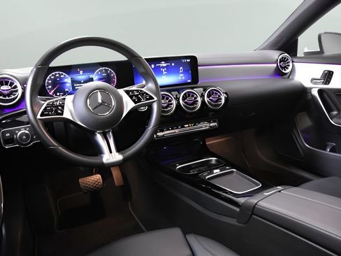 Used 2025 Mercedes-Benz CLA 250 4MATIC image 34