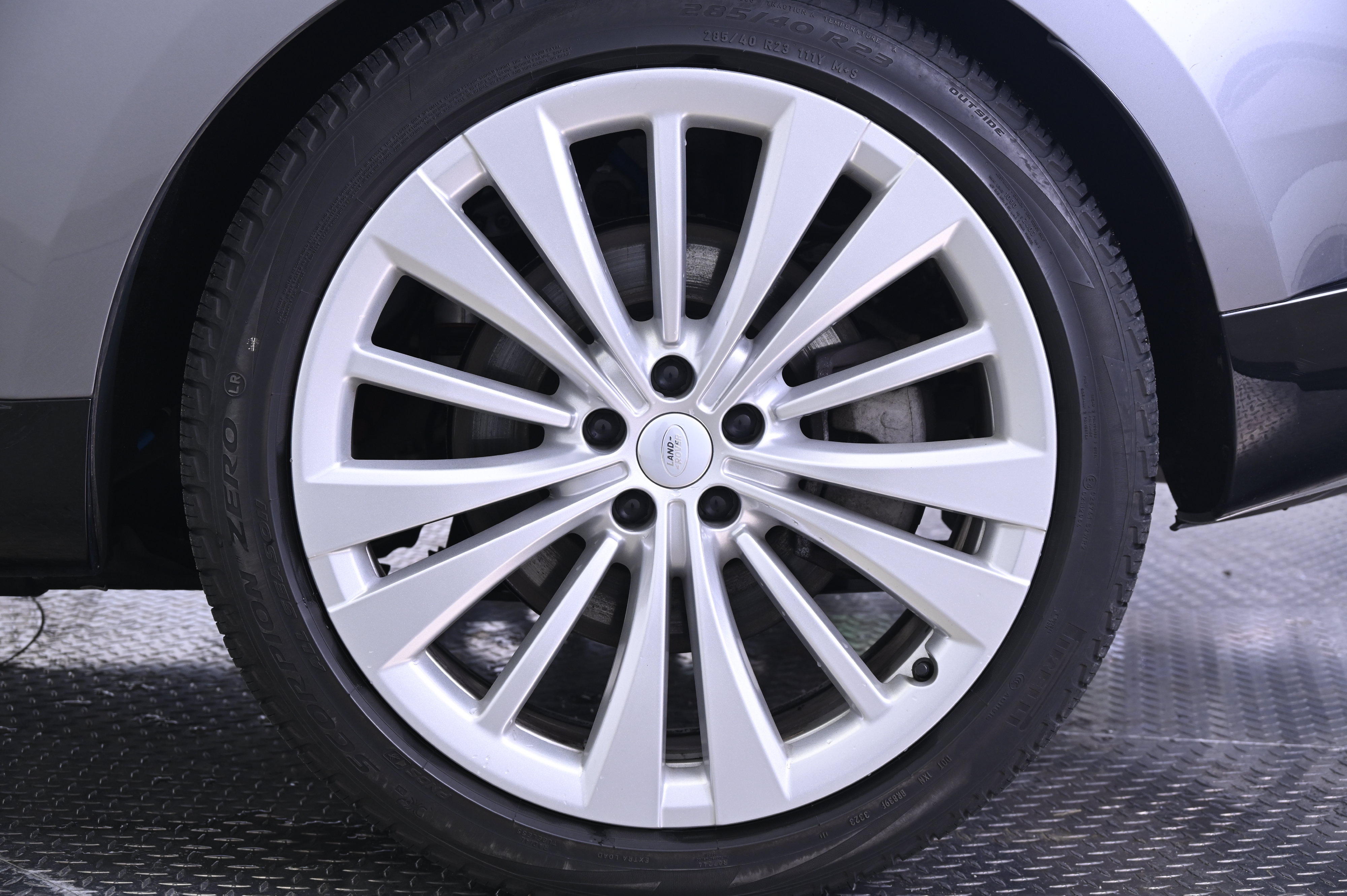Used 2024 Land Rover Range Rover SE AWD/4WD image 12