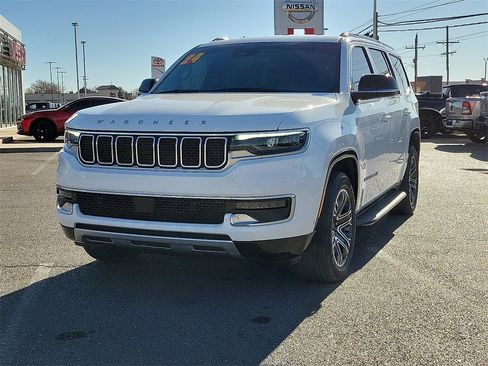 Used 2024 Jeep Wagoneer Series II w/ Flexible Seating Group image 4