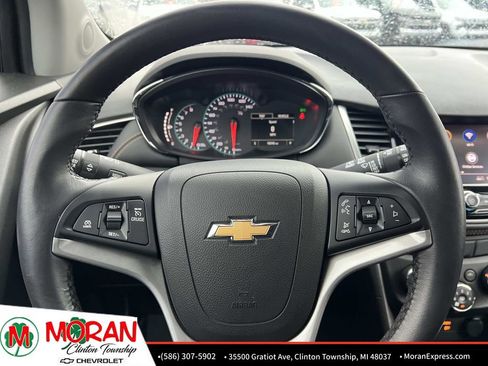 Certified 2022 Chevrolet Trax LT w/ LT Convenience Package image 18