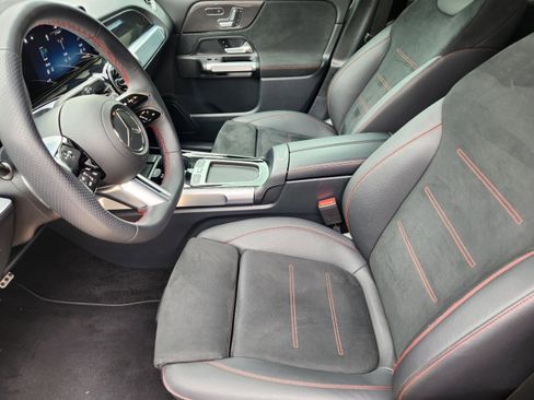 Used 2025 Mercedes-Benz GLB 250 image 6
