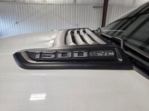 Used 2019 RAM 1500 Laramie AWD/4WD image 13