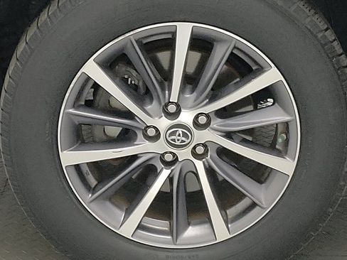 Used 2019 Toyota Highlander XLE FWD image 31