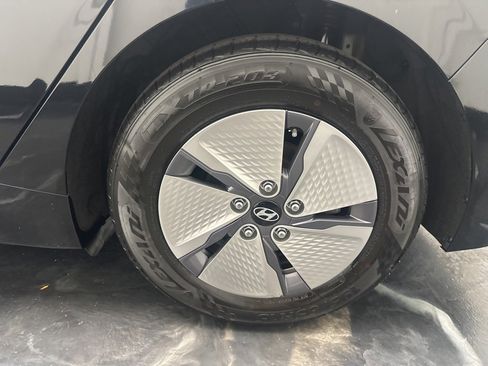 Used 2022 Hyundai Ioniq SE image 30