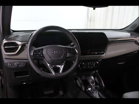 Used 2025 Chevrolet TrailBlazer ACTIV w/ Driver Confidence Package AWD/4WD image 6