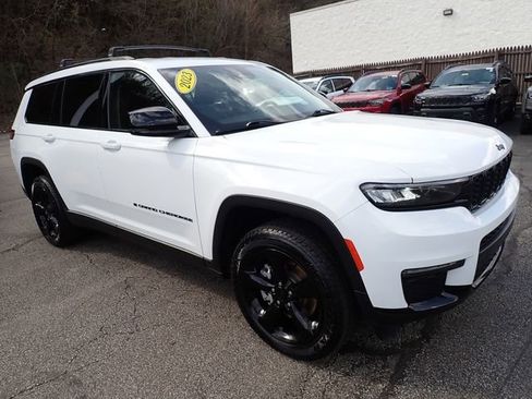 Used 2023 Jeep Grand Cherokee L Limited w/ Black Appearance Package image 9