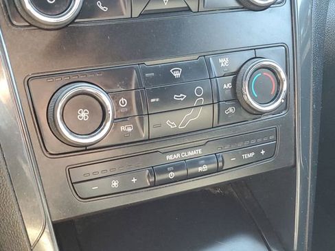 Used 2018 Ford Explorer XLT AWD/4WD image 29