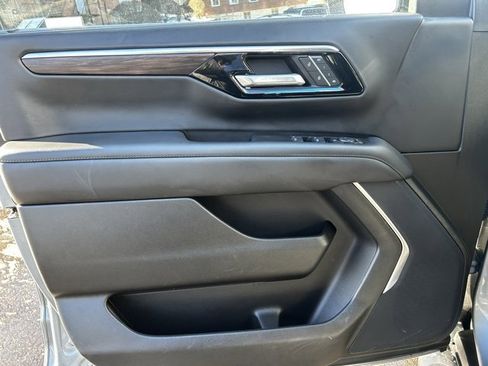 Used 2025 Chevrolet Tahoe Z71 image 12