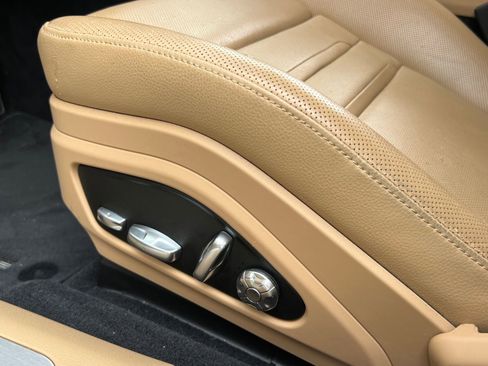 Used 2018 Porsche Panamera 4S AWD/4WD image 32