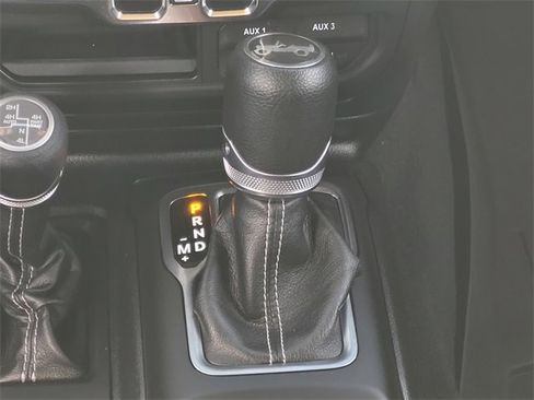 Used 2019 Jeep Wrangler Unlimited Sahara image 16