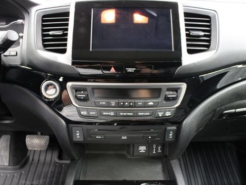 Used 2018 Honda Pilot Touring image 18