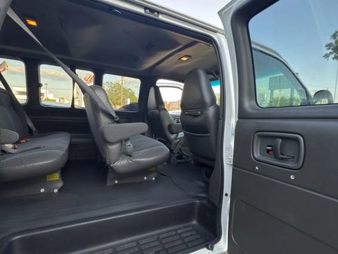 Used 2002 Chevrolet Express 3500 Extended Passenger image 9