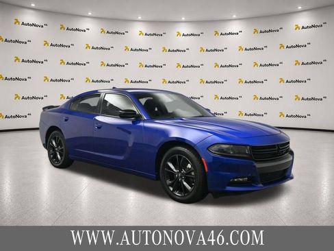 Used 2022 Dodge Charger SXT w/ Blacktop Package AWD/4WD image 11