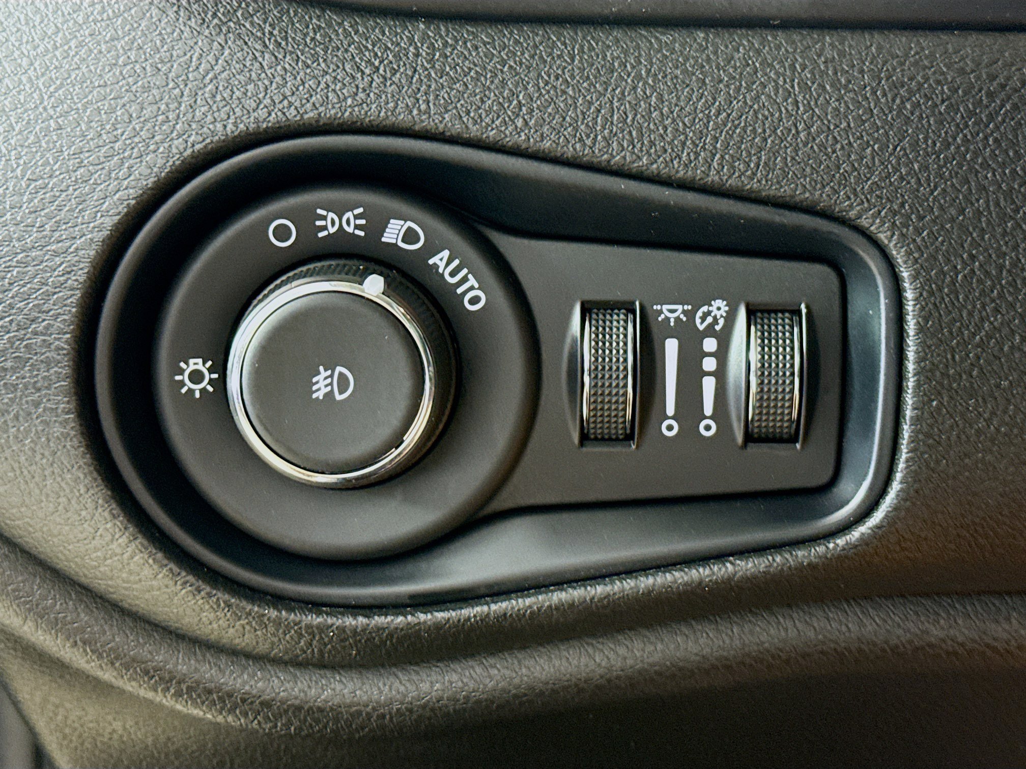 Used 2022 Jeep Renegade Latitude AWD/4WD image 9