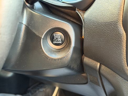 Used 2015 Jeep Renegade Limited image 20