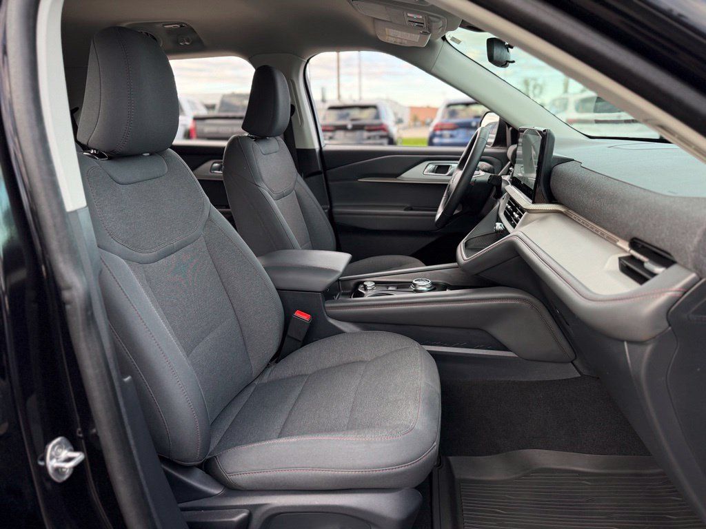 Certified 2025 Ford Explorer Active AWD/4WD image 16