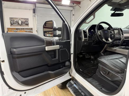 Used 2021 Ford F250 Lariat w/ Lariat Value Package AWD/4WD image 12