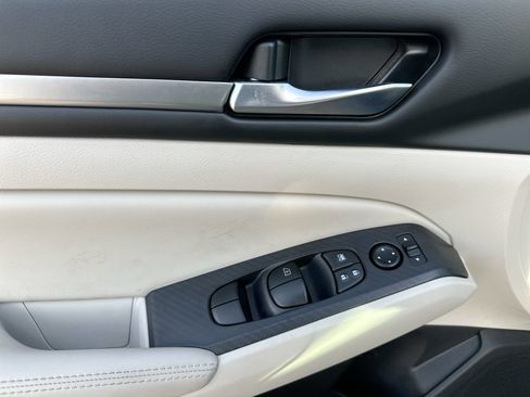 Used 2022 Nissan Altima 2.5 SV FWD image 13