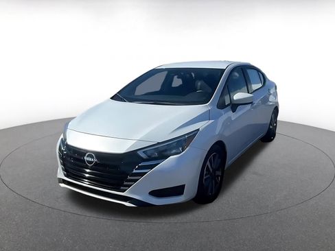 Used 2025 Nissan Versa SV image 7