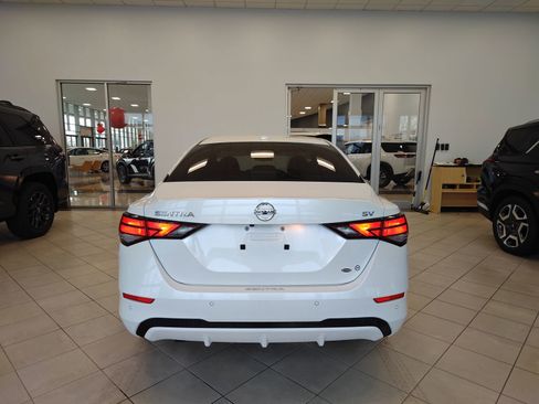 Used 2020 Nissan Sentra SV image 3