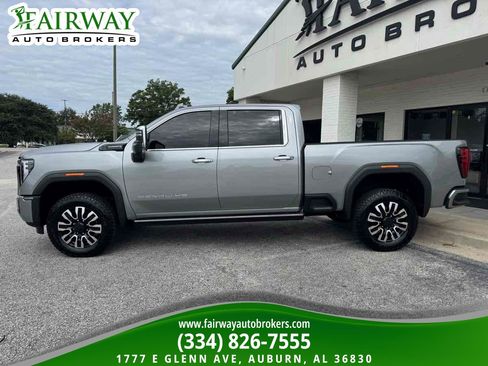 Used 2025 GMC Sierra 2500 Denali Ultimate w/ Max Trailering Package AWD/4WD image 9